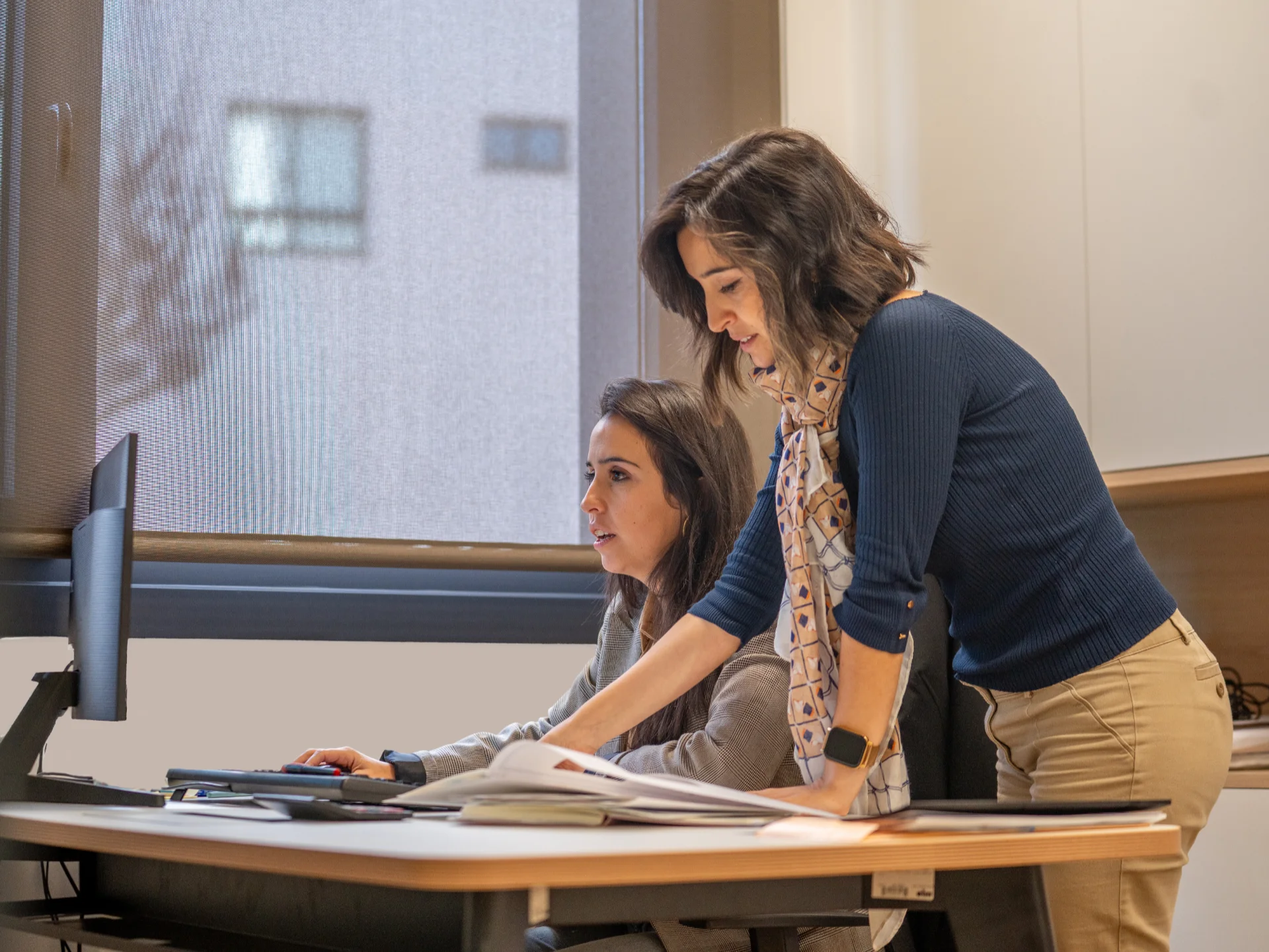Chicas asesoría Temis y alejandro Pereira Abogados